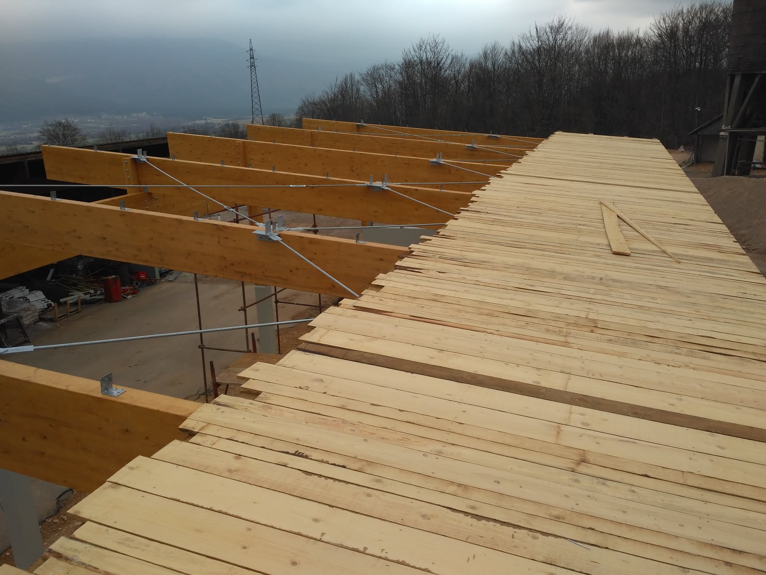 Drvena nadstrešnica